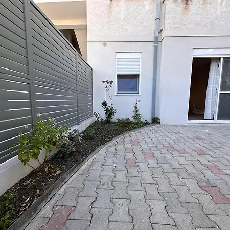 Iria Apartment *